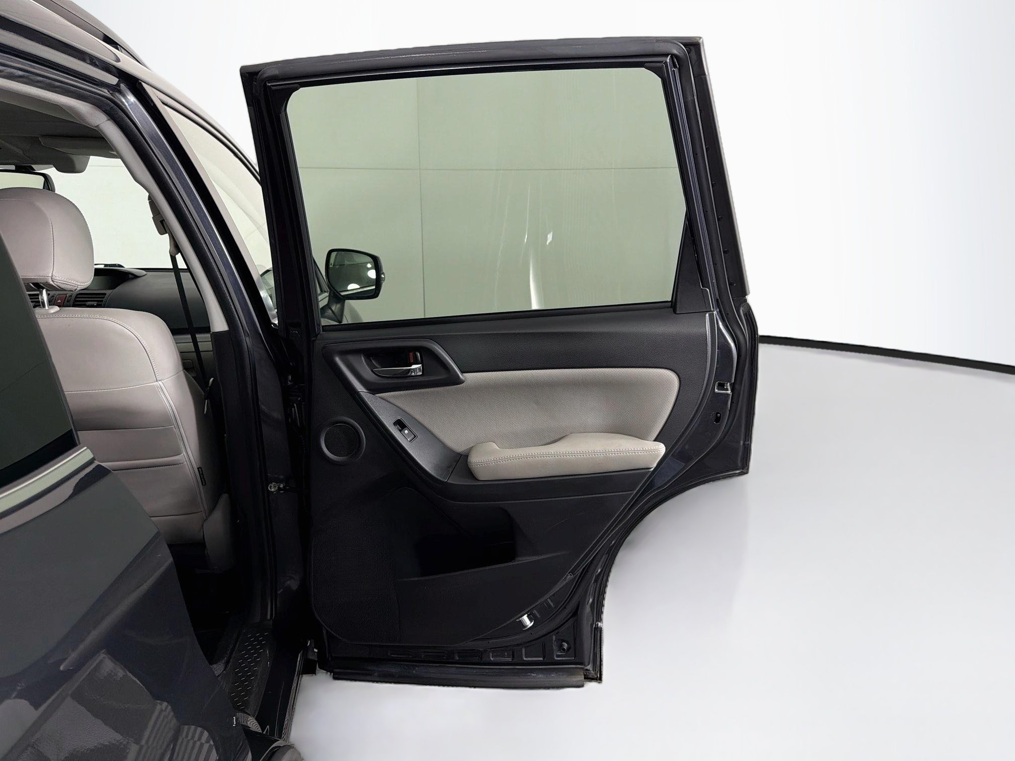 Used 2015 Subaru Forester 2.5i Touring w/ Eyesight & Navigation System AWD/4WD image 31