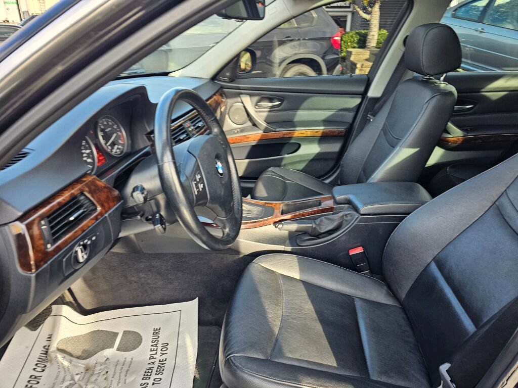 Used 2011 BMW 335i xDrive Sedan AWD/4WD image 18