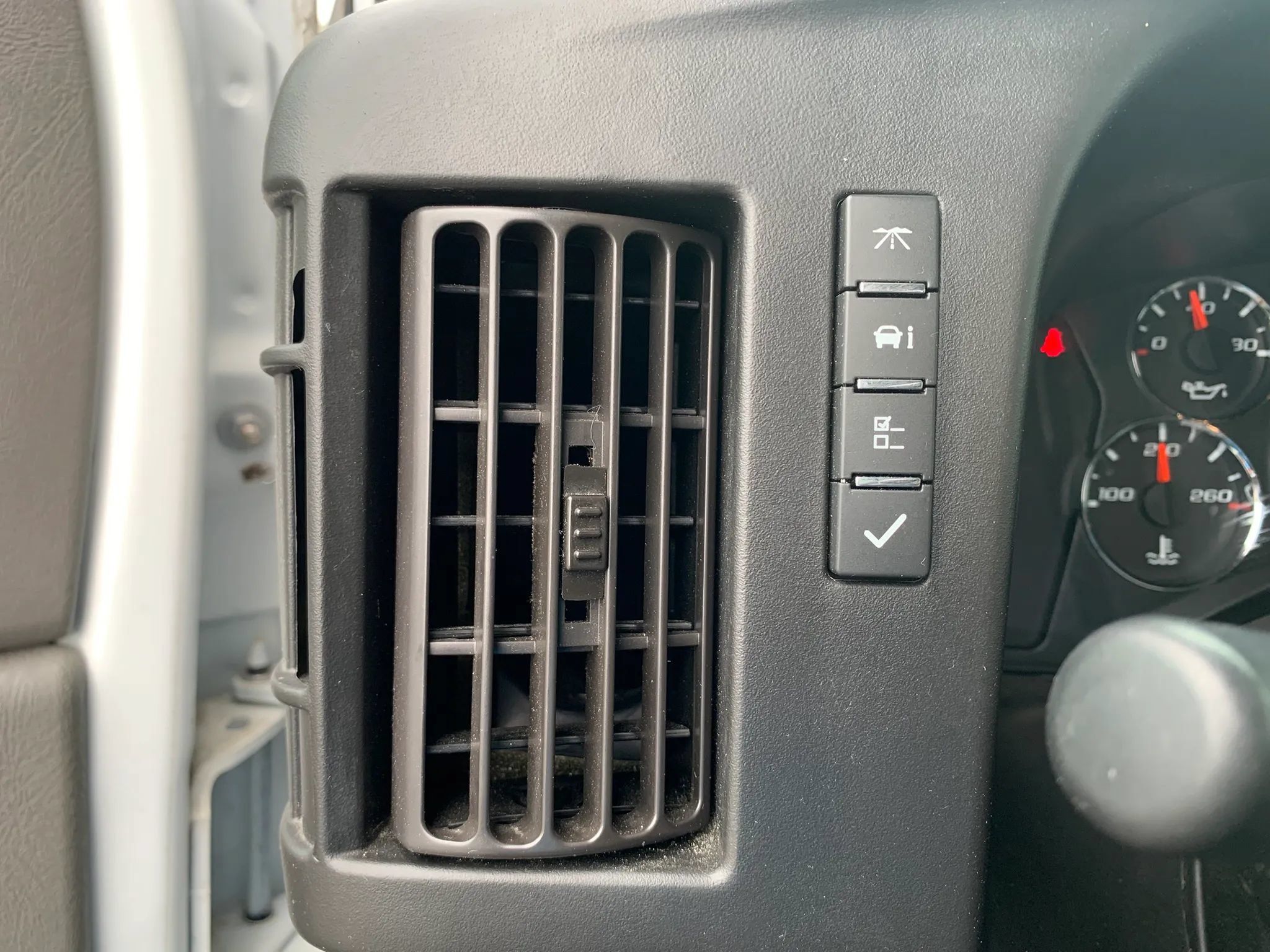 Used 2018 Chevrolet Express 3500 Extended w/ Driver Convenience Package RWD image 19