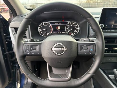 Used 2025 Nissan Rogue SV image 27