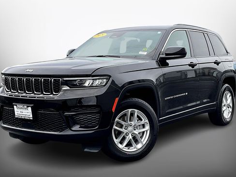 Used 2025 Jeep Grand Cherokee Laredo X w/ Luxury Tech Group I image 2