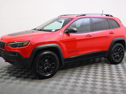 Used 2019 Jeep Cherokee Trailhawk AWD/4WD image 2