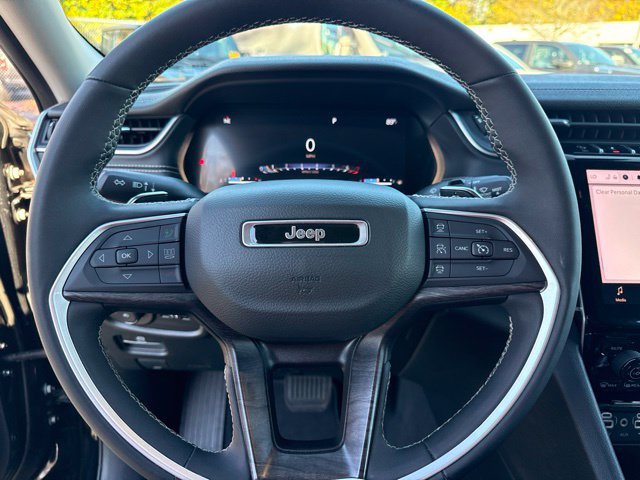 Used 2023 Jeep Grand Cherokee L Limited AWD/4WD image 6