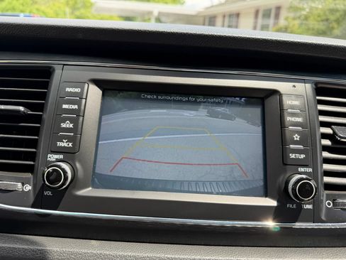 Used 2019 Kia Sedona LX FWD image 27