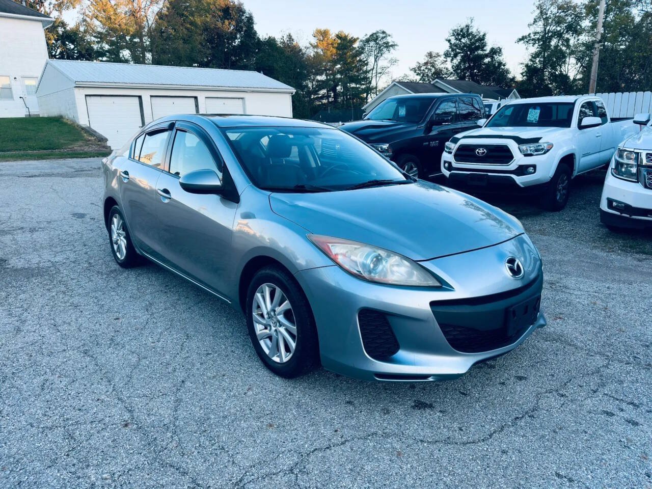 Used 2012 MAZDA MAZDA3 i Touring FWD image 3