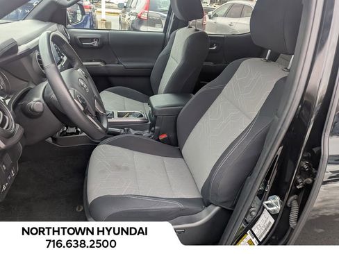 Used 2023 Toyota Tacoma TRD Off-Road image 8