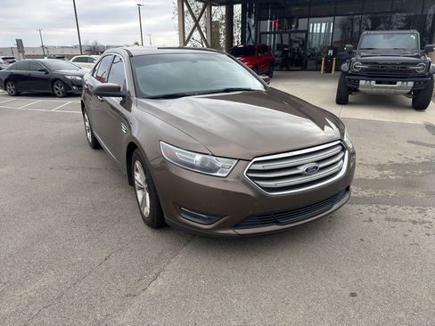 Used 2015 Ford Taurus SEL image 1