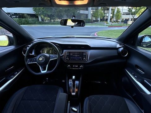 Used 2018 Nissan Kicks SV FWD image 15