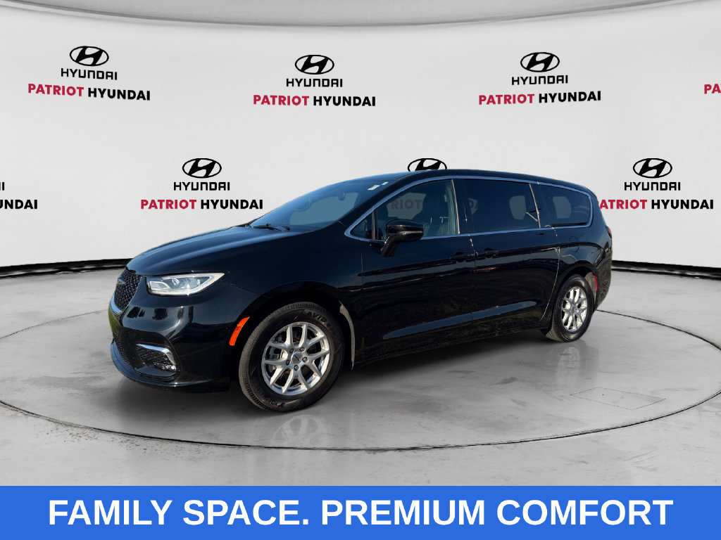 Used 2025 Chrysler Pacifica Select FWD image 7