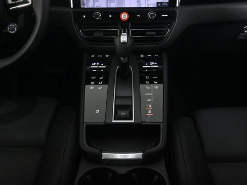 Certified 2025 Porsche Macan image 17