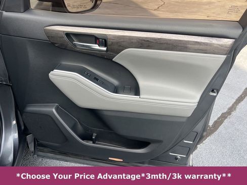 Used 2020 Toyota Highlander Platinum image 28