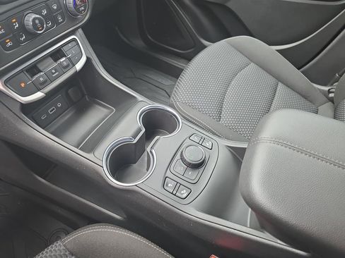 Certified 2023 GMC Terrain SLE w/ Driver Convenience Package AWD/4WD image 26