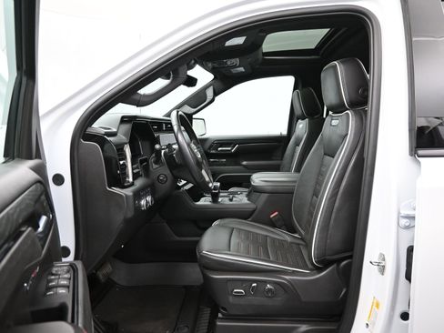 Used 2024 GMC Sierra 1500 AT4X image 8