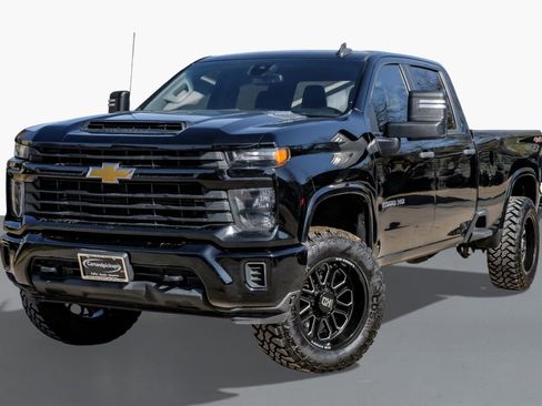 Used 2024 Chevrolet Silverado 2500 W/T image 5