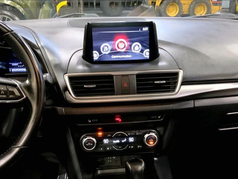 Used 2018 MAZDA MAZDA3 Touring image 6