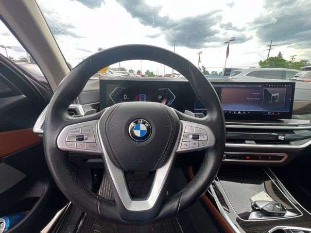 Used 2024 BMW X7 xDrive40i w/ Premium Package AWD/4WD image 27