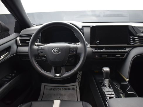 Used 2025 Toyota Camry SE w/ Convenience Package image 14
