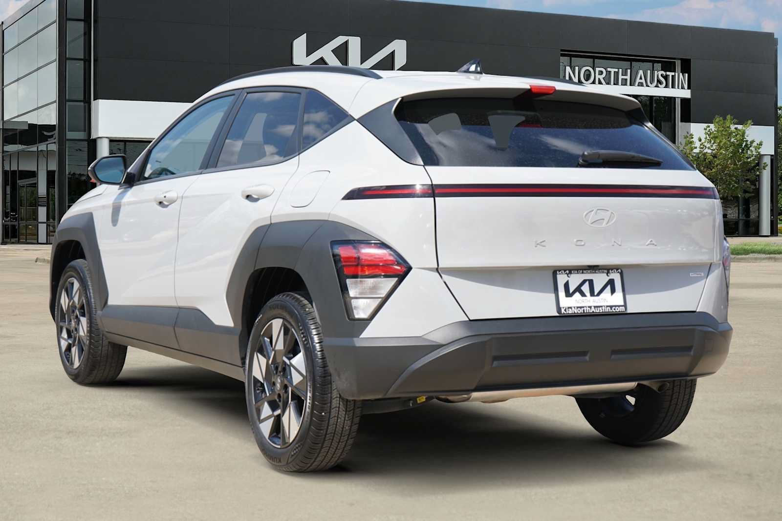 Used 2025 Hyundai Kona SEL AWD/4WD image 4