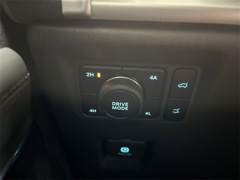 New 2025 Ford Expedition Active image 36