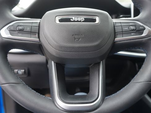 Used 2022 Jeep Compass Latitude AWD/4WD image 16