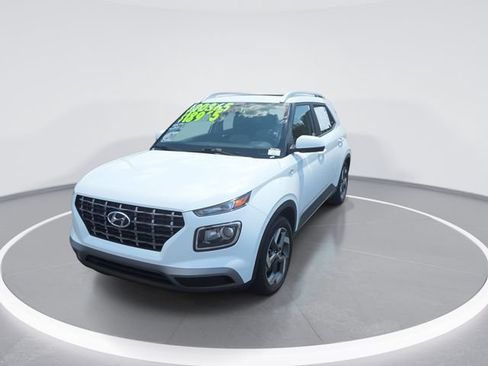 Used 2025 Hyundai Venue SEL FWD image 3