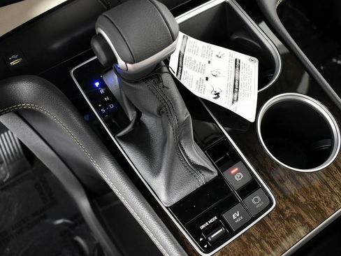 Certified 2025 Toyota Sienna Platinum image 45