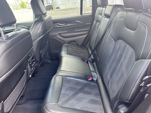 Certified 2024 Jeep Grand Cherokee Altitude AWD/4WD image 32