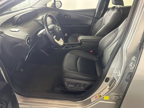 Used 2017 Toyota Prius Prime Advanced FWD image 3