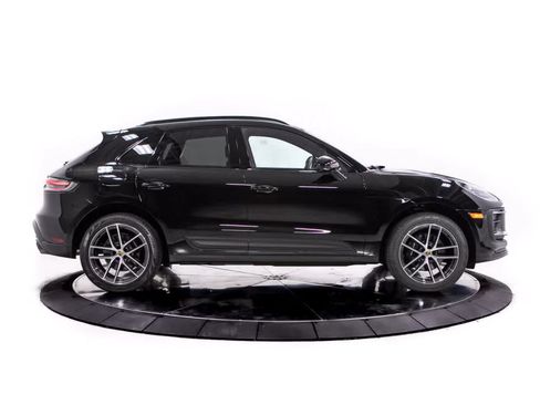 Certified 2026 Porsche Macan AWD/4WD image 8