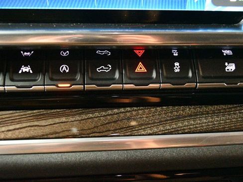 Used 2023 Chevrolet Silverado 1500 LT AWD/4WD image 64