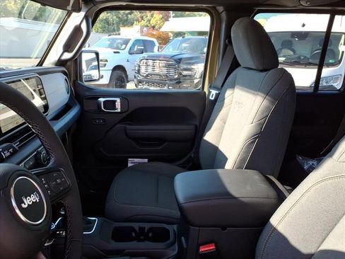 New 2025 Jeep Gladiator Sport image 20