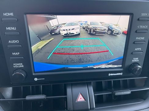 Used 2021 Toyota RAV4 LE image 31