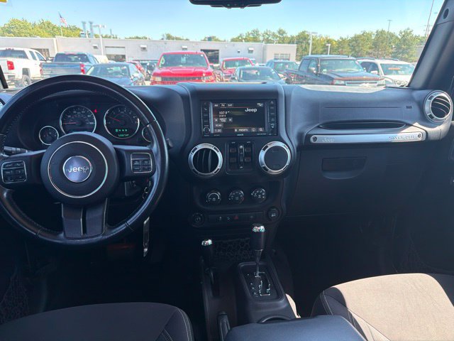 Used 2015 Jeep Wrangler Unlimited Sahara w/ Dual Top Group AWD/4WD image 11