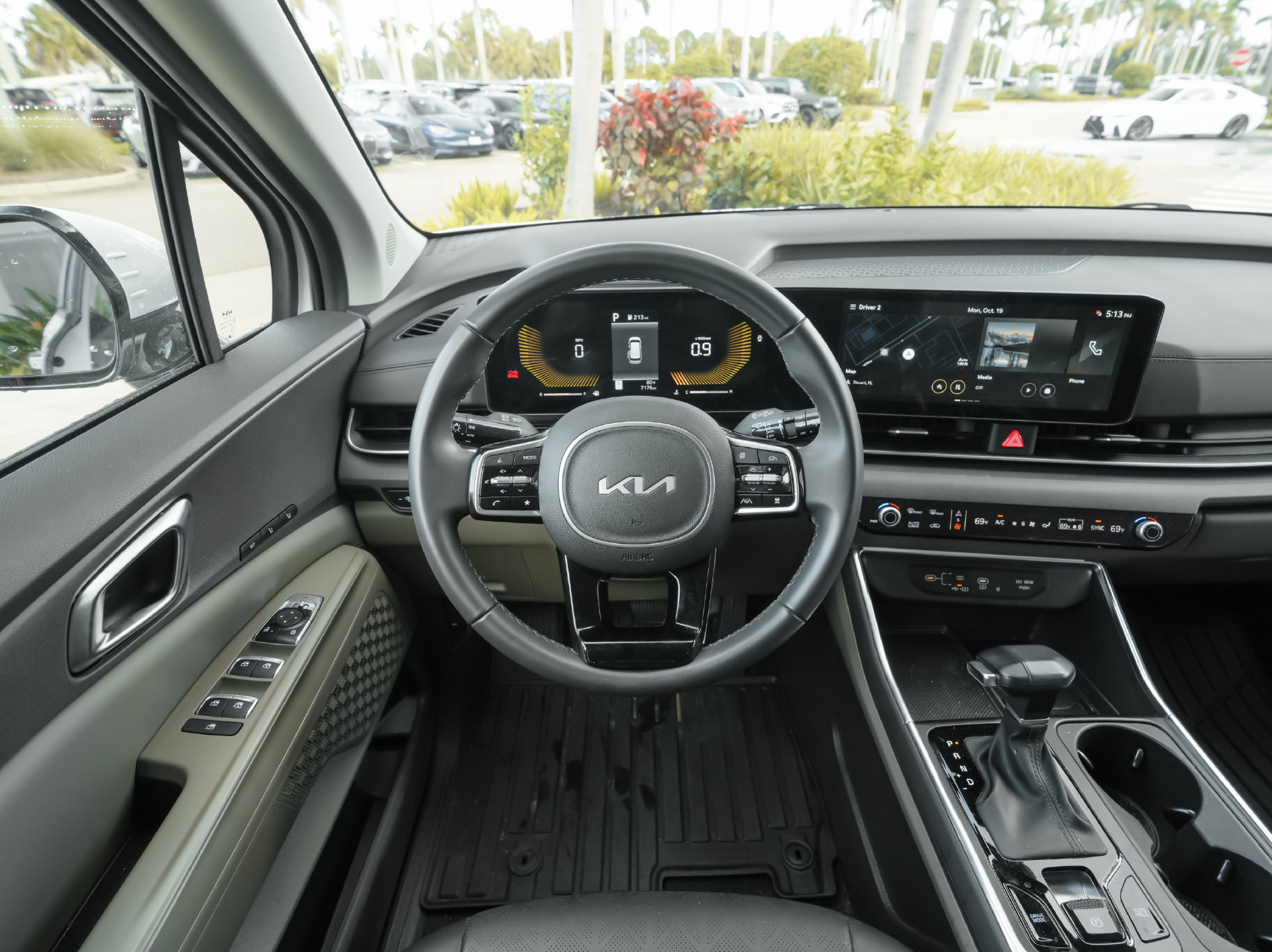 Used 2026 Kia Carnival EX FWD image 6