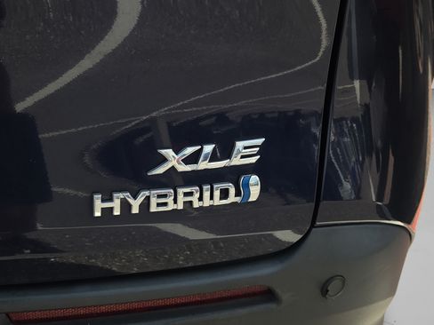 Certified 2022 Toyota Sienna XLE FWD image 5