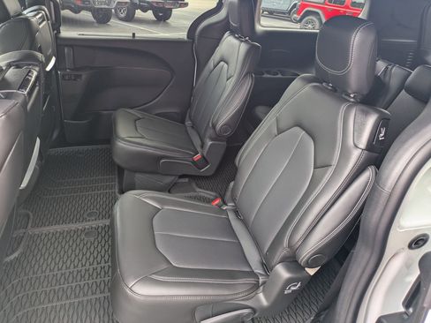 New 2026 Chrysler Pacifica Select FWD image 25