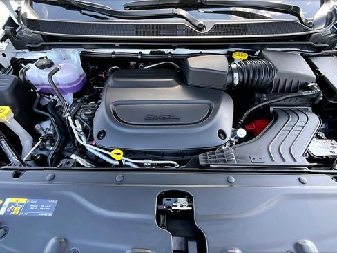 New 2025 Chrysler Voyager LX image 9