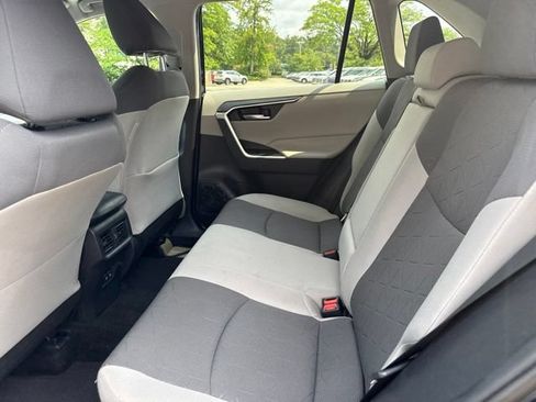 Used 2019 Toyota RAV4 XLE w/ Carpet Mat Package AWD/4WD image 24