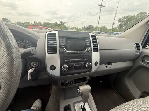 Used 2015 Nissan Frontier SV AWD/4WD image 17