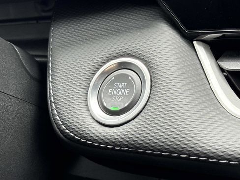 Used 2025 Chevrolet Equinox LT w/ Convenience Package II image 14