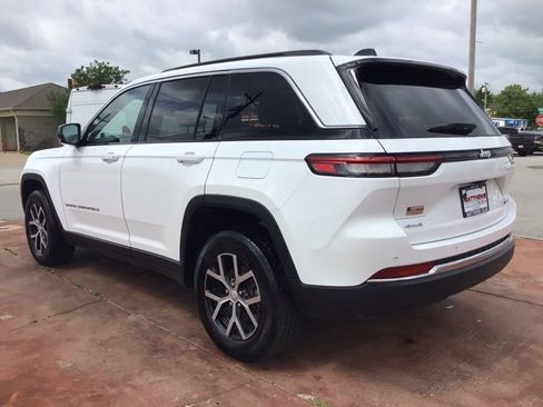 Used 2024 Jeep Grand Cherokee Limited image 3