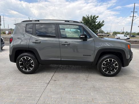 Used 2023 Jeep Renegade Latitude AWD/4WD image 6