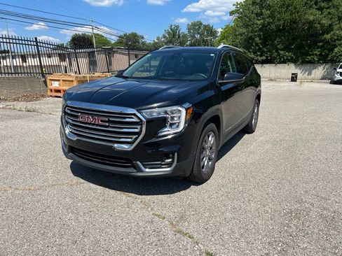 Used 2023 GMC Terrain SLT w/ LPO, Floor Liner Package AWD/4WD image 3
