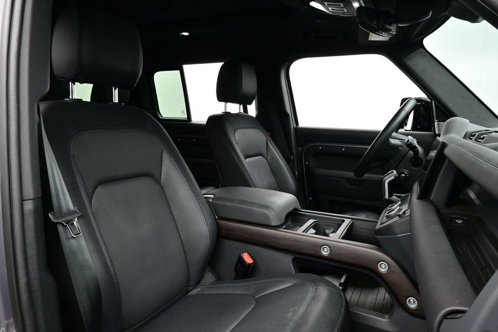 Used 2024 Land Rover Defender 130 X-Dynamic SE AWD/4WD image 15