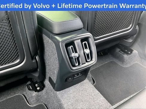 Used 2025 Volvo XC40 B5 Plus AWD/4WD image 31