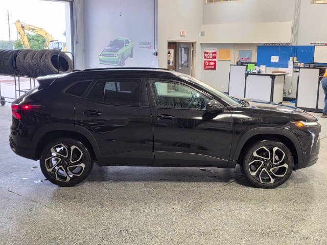Used 2024 Chevrolet Trax RS w/ Sunroof Package FWD image 9