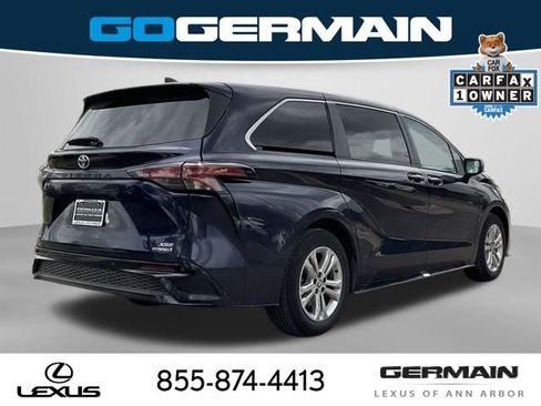 Used 2023 Toyota Sienna XSE AWD/4WD image 8