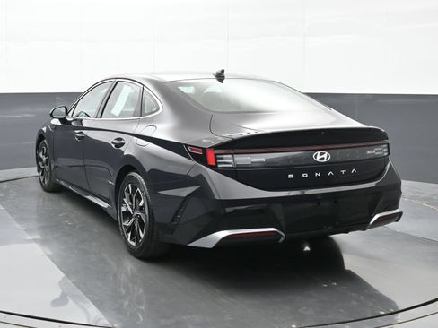 Used 2024 Hyundai Sonata SEL FWD image 2