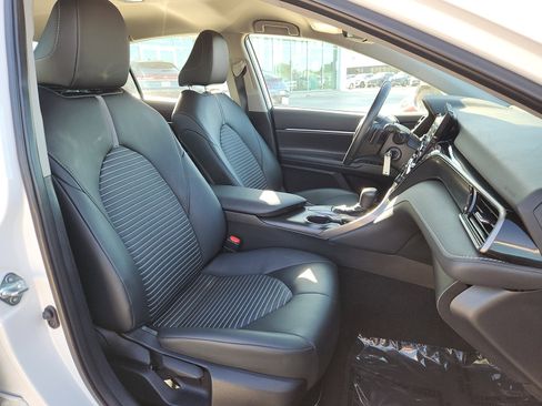 Used 2024 Toyota Camry SE image 15