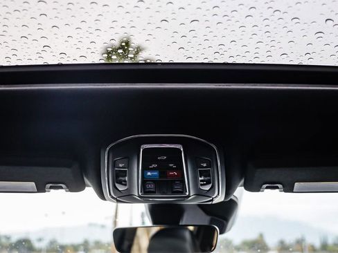 Certified 2025 Jeep Grand Cherokee Altitude image 17